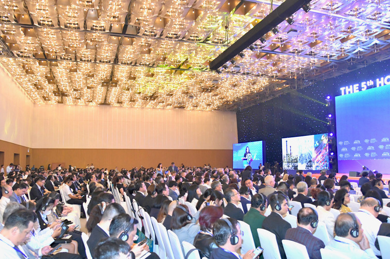 Các đại biểu trong nước và quốc tế tham dự Diễn đàn Kinh tế Thành phố Hồ Chí Minh lần thứ 5.