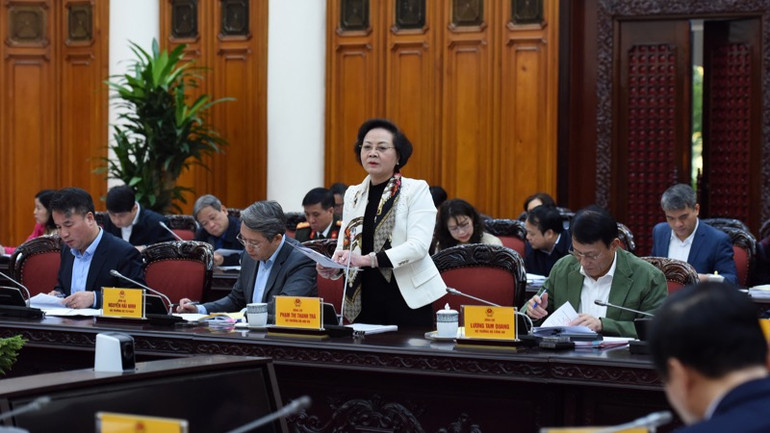 Bộ trưởng Nội vụ Phạm Thị Thanh Trà phát biểu ý kiến tại phiên họp. (Ảnh: TRẦN HẢI)