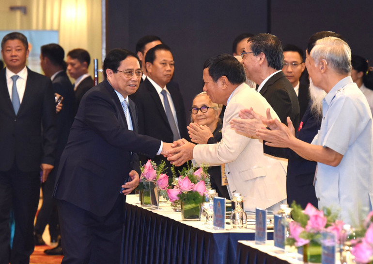 Thủ tướng Phạm Minh Chính với các đại biểu tham dự sự kiện. (Ảnh: Trần Hải) Thủ tướng Phạm Minh Chính với các đại biểu tham dự sự kiện. (Ảnh: Trần Hải)