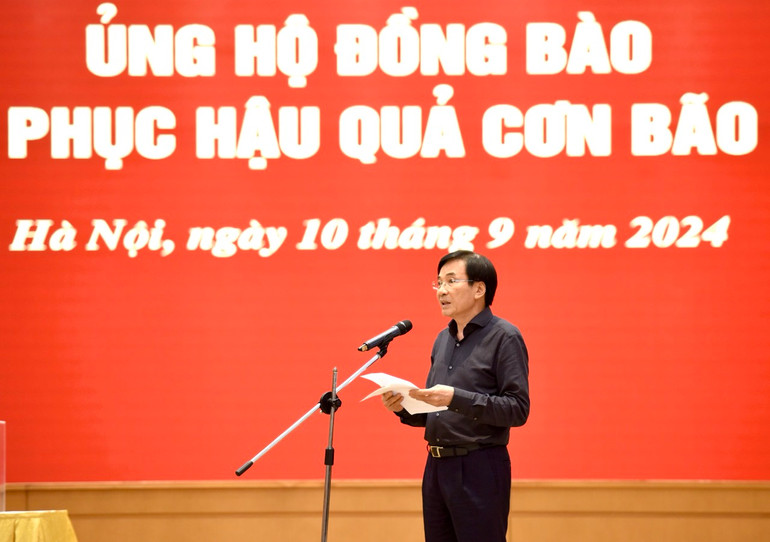 Bộ trưởng, Chủ nhiệm Văn phòng Chính phủ Trần Văn Sơn phát biểu ý kiến tại lễ ủng hộ (Ảnh: Trần Hải)