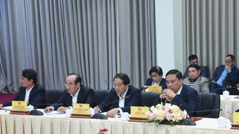 Lãnh đạo chủ chốt tỉnh Lào Cai tại buổi làm việc (Ảnh: TRẦN HẢI).