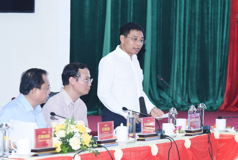 Bộ trưởng Giao thông vận tải Nguyễn Văn Thắng phát biểu ý kiến tại cuộc họp. (Ảnh: TRẦN HẢI)