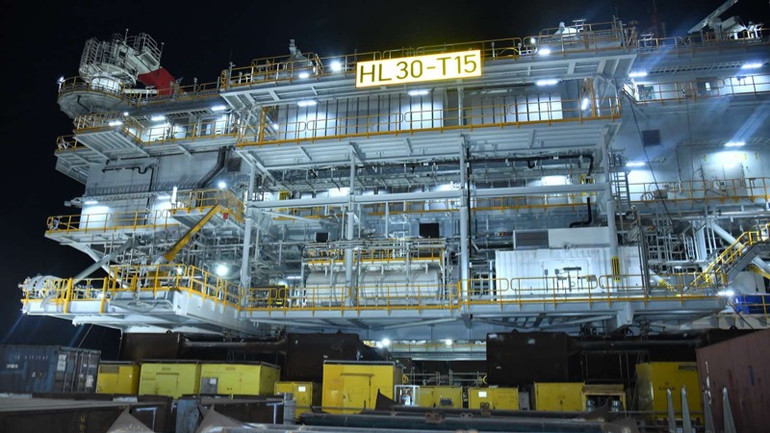 Giàn khoan trên biển do Tổng công ty cổ phần Dịch vụ kỹ thuật dầu khí Việt Nam (PTSC) chế tạo. (Ảnh: Thanh Giang)