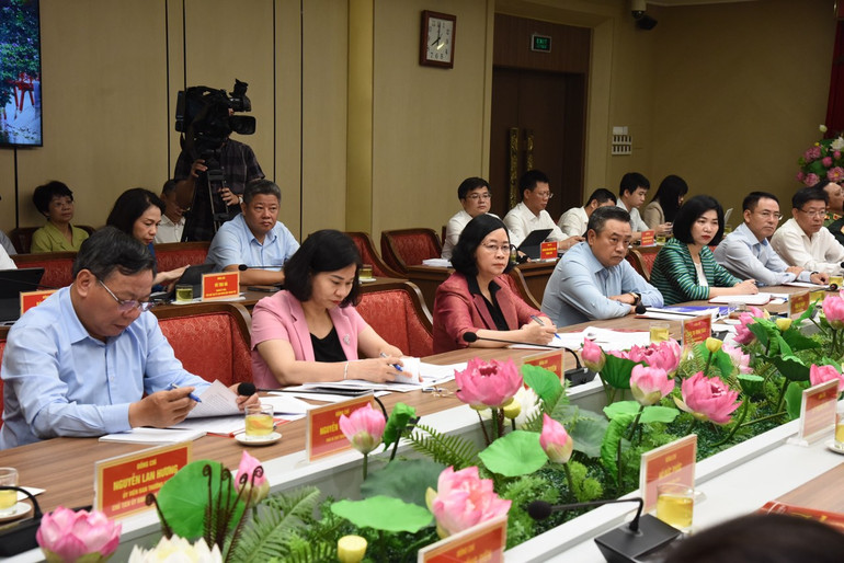 Ban Thường vụ Thành ủy Hà Nội tại buổi làm việc.