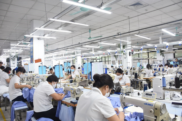 Dây chuyền sản xuất của Công ty cổ phần May 10. (Ảnh: Tiến Hiệp)