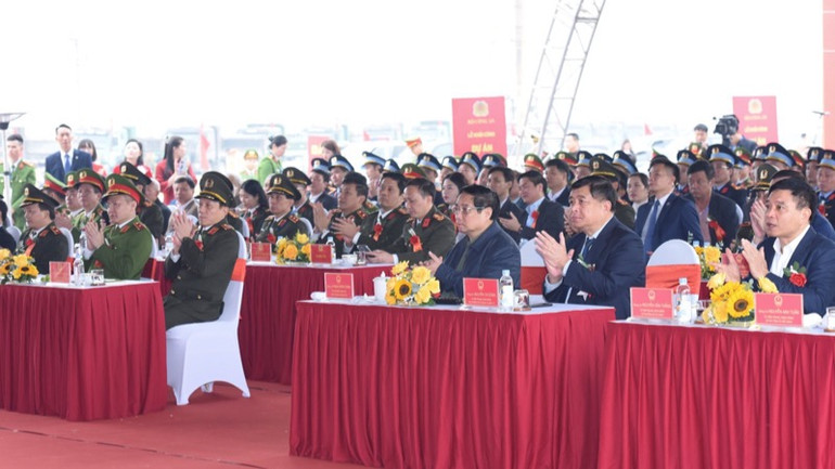 Thủ tướng Phạm Minh Chính và các đồng chí lãnh đạo tham dự buổi lễ. (Ảnh: Trần Hải)