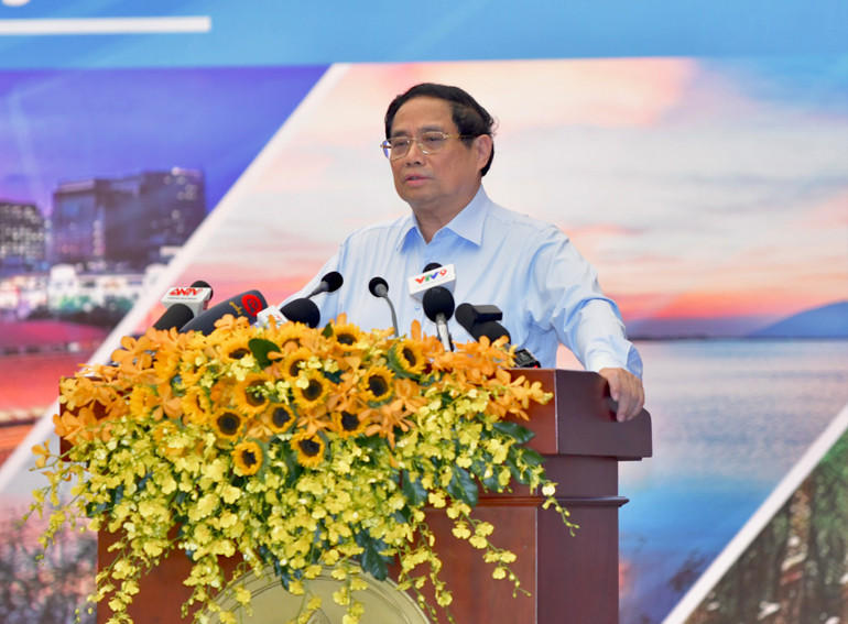 Thủ tướng Phạm Minh Chính phát biểu ý kiến chỉ đạo Hội nghị. (Ảnh: THANH GIANG) Thủ tướng Phạm Minh Chính phát biểu ý kiến chỉ đạo Hội nghị. (Ảnh: THANH GIANG)