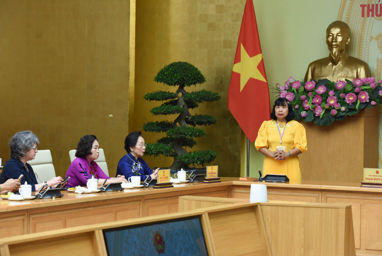 Lãnh đạo Mạng lưới các nhà khoa học và kỹ sư nữ quốc tế (INWES) phát biểu ý kiến tại buổi gặp mặt. (Ảnh: TRẦN HẢI) Lãnh đạo Mạng lưới các nhà khoa học và kỹ sư nữ quốc tế (INWES) phát biểu ý kiến tại buổi gặp mặt. (Ảnh: TRẦN HẢI)