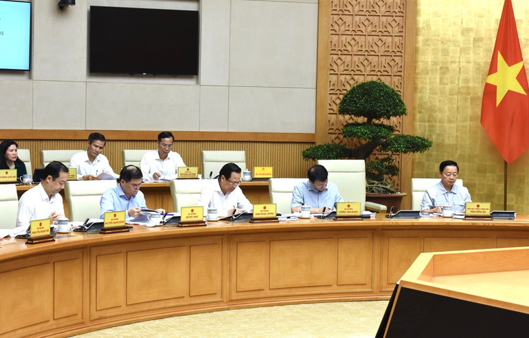 Đại diện lãnh đạo các bộ, ngành tham dự Phiên họp Chính phủ thường kỳ tháng 7. (Ảnh: TRẦN HẢI)