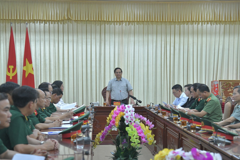 Thủ tướng Phạm Minh Chính phát biểu ý kiến tại buổi đến thăm làm việc với Bộ Chỉ huy Quân sự tỉnh Đắk Lắk. Thủ tướng Phạm Minh Chính phát biểu ý kiến tại buổi đến thăm làm việc với Bộ Chỉ huy Quân sự tỉnh Đắk Lắk.