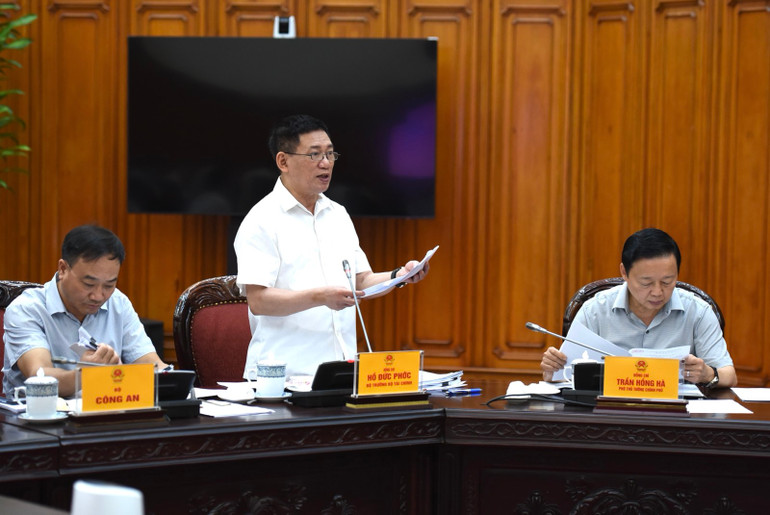 Bộ trưởng Tài chính Hồ Đức Phớc phát biểu ý kiến tại cuộc họp. (Ảnh: Trần Hải) Bộ trưởng Tài chính Hồ Đức Phớc phát biểu ý kiến tại cuộc họp. (Ảnh: Trần Hải)