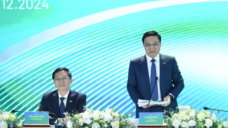 Chủ tịch Hội đồng thành viên Petrovietnam Lê Mạnh Hùng phát biểu ý kiến tại Hội nghị. (Ảnh: TRẦN HẢI) Chủ tịch Hội đồng thành viên Petrovietnam Lê Mạnh Hùng phát biểu ý kiến tại Hội nghị. (Ảnh: TRẦN HẢI)