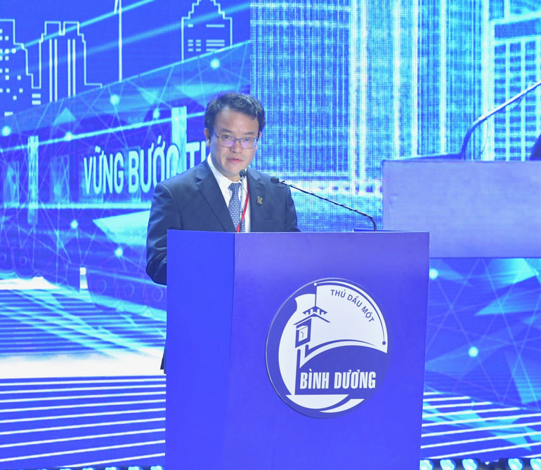 Thứ trưởng Kế hoạch và Đầu tư Trần Quốc Phương công bố Quyết định 790/QĐ-TTg của Thủ tướng Chính phủ. (Ảnh: THANH GIANG)