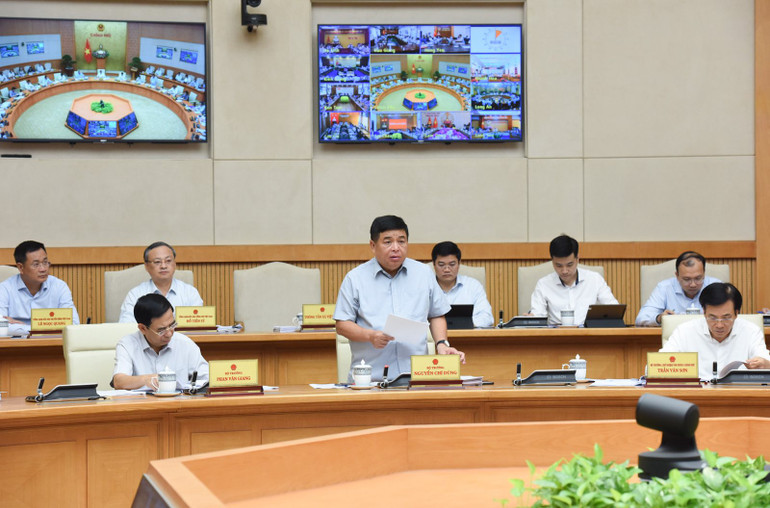 Bộ trưởng Kế hoạch và Đầu tư Nguyễn Chí Dũng phát biểu ý kiến tại phiên họp. (Ảnh: Trần Hải)