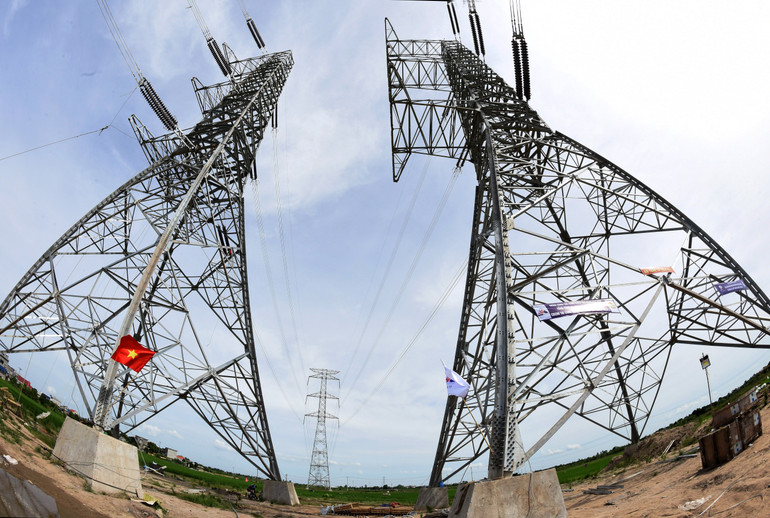 Đường dây 500kV mạch 3 Quảng Trạch-Phố Nối. (Ảnh: Trần Hải)