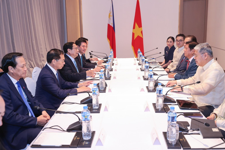 Thủ tướng Phạm Minh Chính hội kiến Tổng thống Philippines Ferdinand Romualdez Marcos. (Ảnh: NHẬT BẮC - VGP)