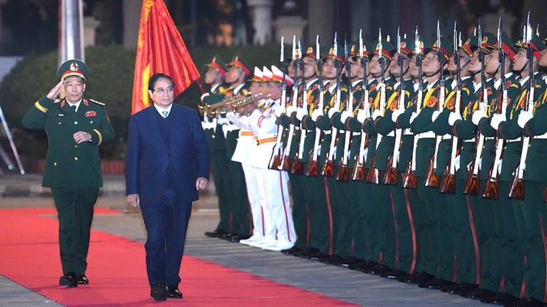 Thủ tướng Phạm Minh Chính duyệt Đội danh dự của Học viện Quốc phòng. Thủ tướng Phạm Minh Chính duyệt Đội danh dự của Học viện Quốc phòng.