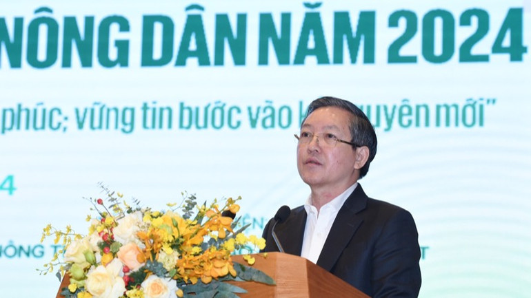 Chủ tịch Ban Chấp hành Trung ương Hội Nông dân Việt Nam Lương Quốc Đoàn phát biểu ý kiến tại Hội nghị đối thoại. (Ảnh: TRẦN HẢI)