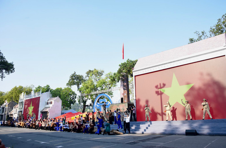 Một tiết mục nghệ thuật biểu diễn tại sự kiện. (Ảnh: Trần Hải)