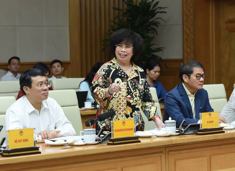 Bà Thái Hương, Nhà sáng lập kiêm Chủ tịch Hội đồng Chiến lược Tập đoàn TH, Tổng Giám đốc Ngân hàng TMCP Bắc Á phát biểu ý kiến tại hội nghị. (Ảnh: TRẦN HẢI) Bà Thái Hương, Nhà sáng lập kiêm Chủ tịch Hội đồng Chiến lược Tập đoàn TH, Tổng Giám đốc Ngân hàng TMCP Bắc Á phát biểu ý kiến tại hội nghị. (Ảnh: TRẦN HẢI)