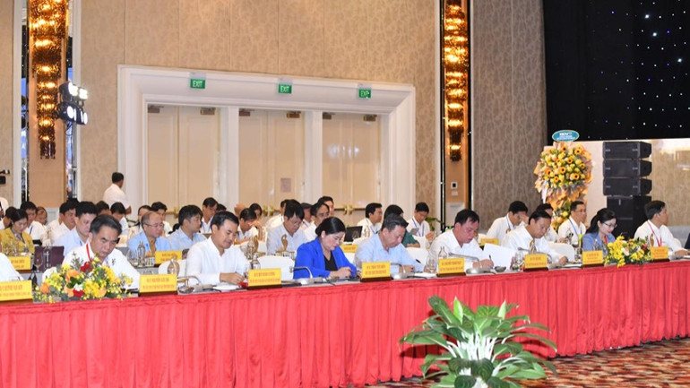 Đại diện lãnh đạo các tỉnh, thành phố vùng Đông Nam Bộ tham dự hội nghị. (Ảnh: THANH GIANG) Đại diện lãnh đạo các tỉnh, thành phố vùng Đông Nam Bộ tham dự hội nghị. (Ảnh: THANH GIANG)