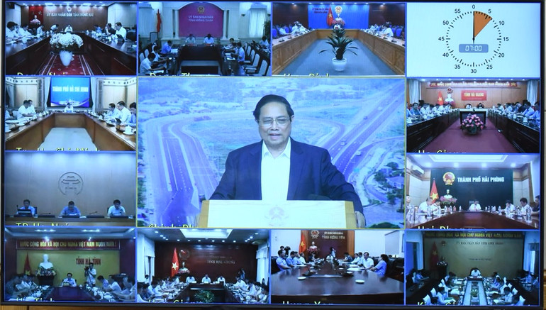 Phiên họp thứ 13 của Ban Chỉ đạo được truyền trực tuyến tới trụ sở UBND 44 tỉnh, thành phố có dự án trọng điểm đi qua. (Ảnh: TRẦN HẢI)