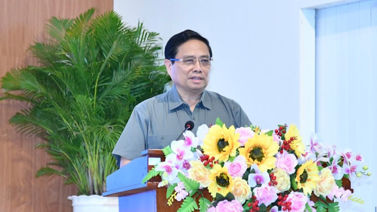 Thủ tướng Phạm Minh Chính phát biểu ý kiến tại cuộc tiếp xúc cử tri ở huyện Cờ Đỏ, thành phố Cần Thơ (Ảnh: THANH GIANG).