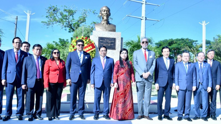 Thủ tướng Phạm Minh Chính và Phu nhân cùng các quan chức hai bên tại buổi lễ (Ảnh: Thanh Giang). Thủ tướng Phạm Minh Chính và Phu nhân cùng các quan chức hai bên tại buổi lễ (Ảnh: Thanh Giang).