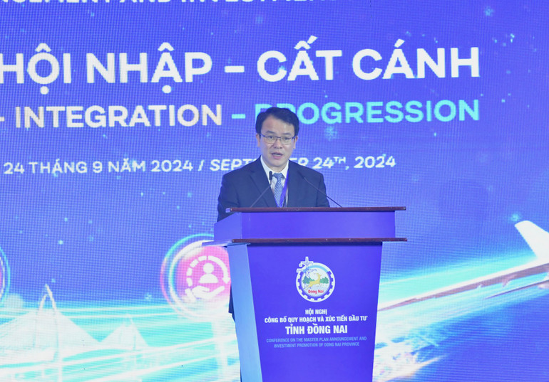 Thứ trưởng Kế hoạch và Đầu tư Trần Quốc Phương phát biểu ý kiến tại Hội nghị (Ảnh: Thanh Giang).