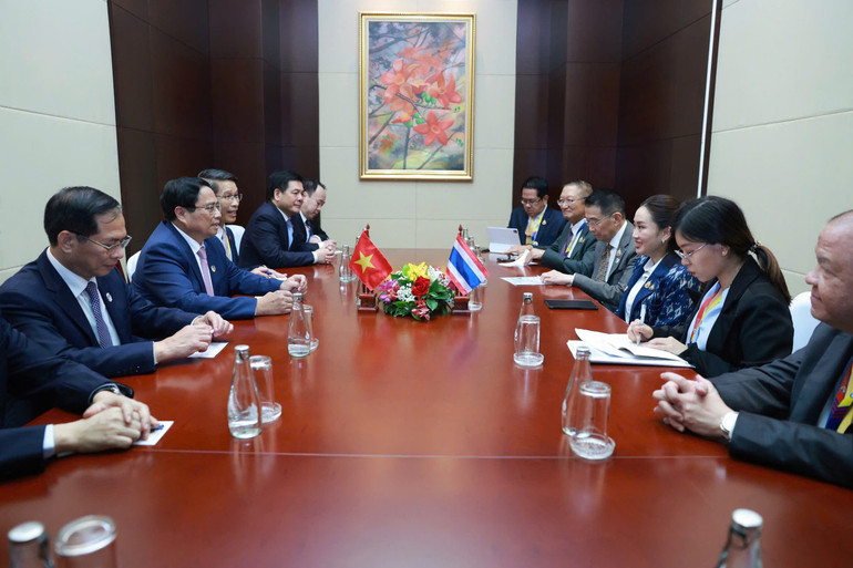 Quang cảnh cuộc gặp giữa Thủ tướng Phạm Minh Chính và Thủ tướng Thái Lan Paetongtarn Shinawatra. (Ảnh: Nhật Bắc/VGP) Quang cảnh cuộc gặp giữa Thủ tướng Phạm Minh Chính và Thủ tướng Thái Lan Paetongtarn Shinawatra. (Ảnh: Nhật Bắc/VGP)