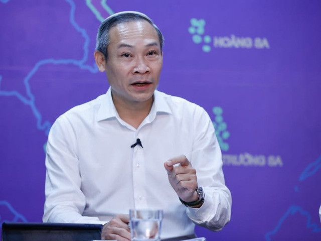 Đại biểu Quốc hội Phan Đức Hiếu trình bày ý kiến tại cuộc Toạ đàm. (Ảnh: VGP)