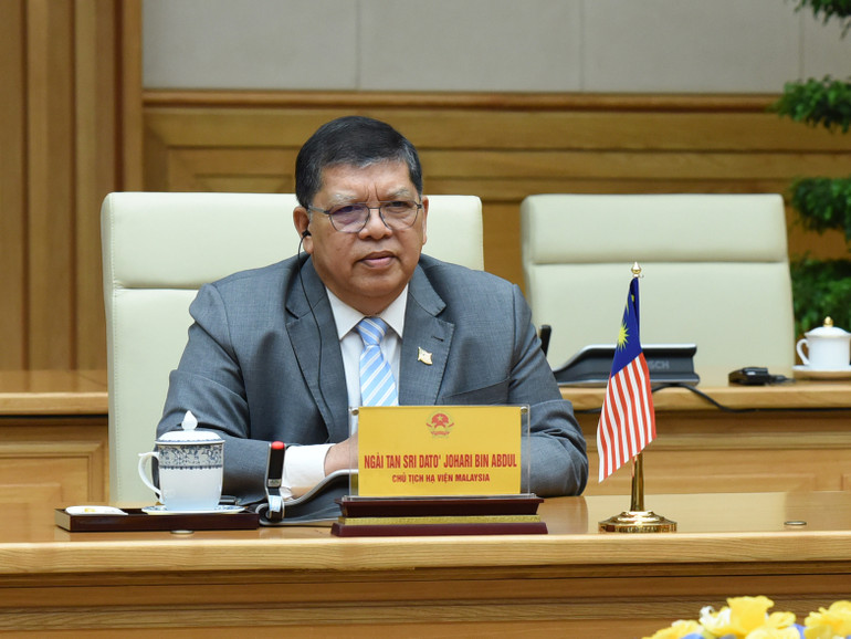 Chủ tịch Hạ viện Malaysia Tan Sri Dato’ Johari bin Abdul phát biểu ý kiến tại cuộc hội kiến (Ảnh: Trần Hải).