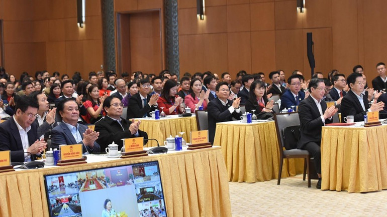 Thủ tướng Phạm Minh Chính, các đồng chí lãnh đạo và đại biểu tham dự Hội nghị đối thoại. (Ảnh: TRẦN HẢI)