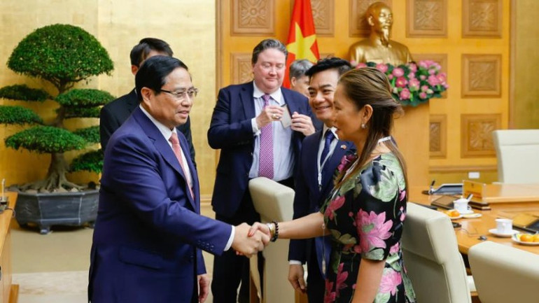 Thủ tướng Phạm Minh Chính bắt tay lãnh đạo các tập đoàn, doanh nghiệp Hoa Kỳ. (Ảnh: TRẦN HẢI)