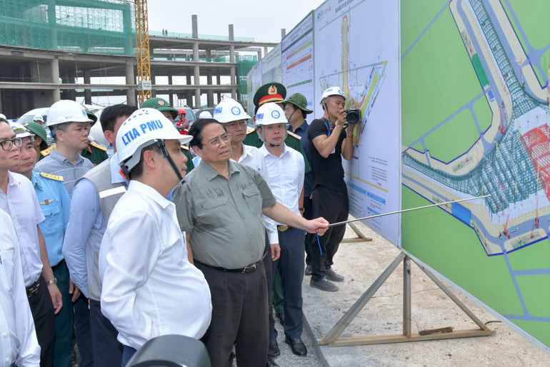 Thủ tướng Phạm Minh Chính chỉ đạo về tiến độ xây dựng Cảng hàng không quốc tế Long Thành. (Ảnh: THANH GIANG)