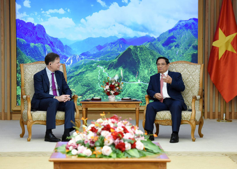 Thủ tướng Phạm Minh Chính tiếp ông Nick Clegg, Chủ tịch phụ trách đối ngoại toàn cầu Tập đoàn Meta. (Ảnh: TRẦN HẢI) Thủ tướng Phạm Minh Chính tiếp ông Nick Clegg, Chủ tịch phụ trách đối ngoại toàn cầu Tập đoàn Meta. (Ảnh: TRẦN HẢI)