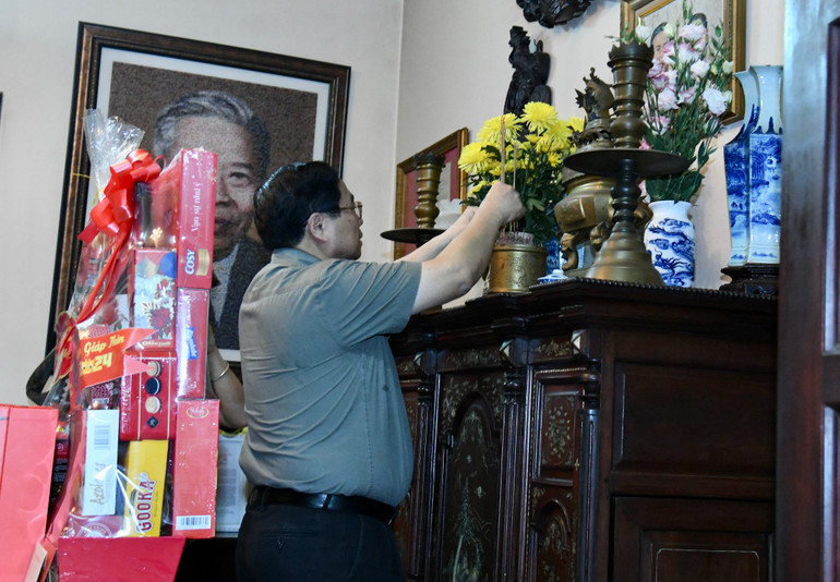 Thủ tướng Phạm Minh Chính dâng hương tưởng niệm Cố Chủ tịch Hội đồng Bộ trưởng Phạm Hùng. Thủ tướng Phạm Minh Chính dâng hương tưởng niệm Cố Chủ tịch Hội đồng Bộ trưởng Phạm Hùng.