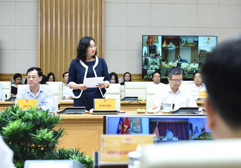 Lãnh đạo Bộ Công thương phát biểu ý kiến tại hội nghị. (Ảnh: TRẦN HẢI) Lãnh đạo Bộ Công thương phát biểu ý kiến tại hội nghị. (Ảnh: TRẦN HẢI)