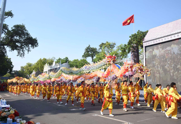 Một màn diễu hành tại sự kiện. (Ảnh: Trần Hải)