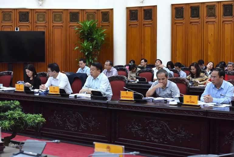 Lãnh đạo các bộ, ngành tham dự cuộc họp.