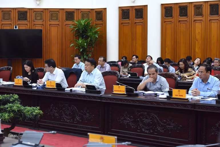 Lãnh đạo các bộ, ngành tham dự cuộc họp.