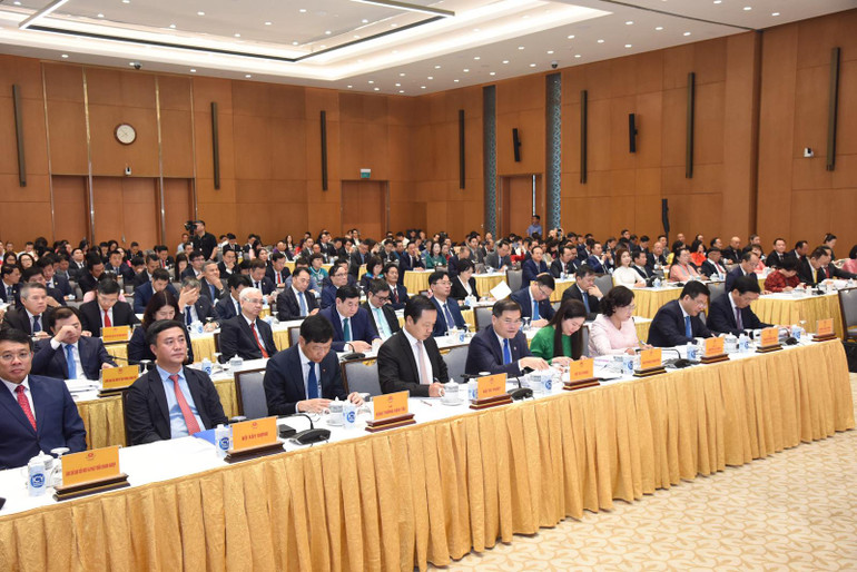 Các đồng chí lãnh đạo, đại biểu tham dự buổi gặp mặt. (Ảnh: TRẦN HẢI) Các đồng chí lãnh đạo, đại biểu tham dự buổi gặp mặt. (Ảnh: TRẦN HẢI)