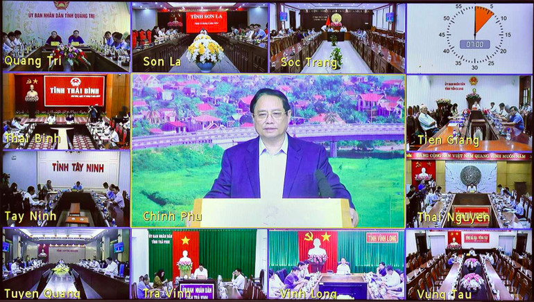 Phiên họp thứ 12 Ban Chỉ đạo được truyền trực tuyến tới 44 tỉnh, thành phố có các dự án giao thông trọng điểm đi qua. (Ảnh: Trần Hải)