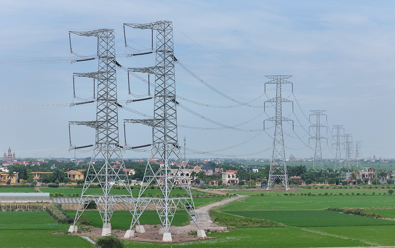 Đường dây 500kV mạch 3 cung đoạn NMNĐ Nam Định I-Phố Nối đã hoàn thành đóng điện vào chiều 19/8, (Ảnh EVN)