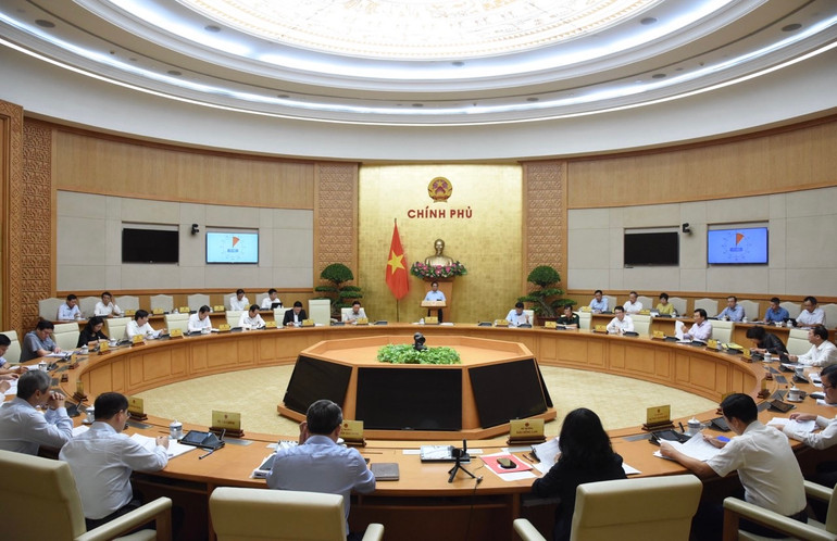 Đẩy mạnh phân cấp, phân quyền, đầu tư mạnh cho xây dựng và hoàn thiện thể chế ảnh 1