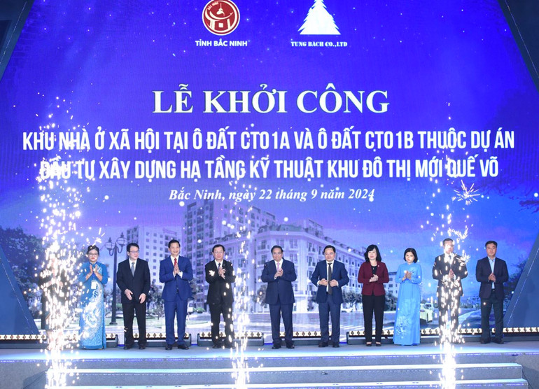 Thủ tướng Phạm Minh Chính thực hiện nghi thức khởi công dự án nhà ở xã hội. (Ảnh: Trần Hải)