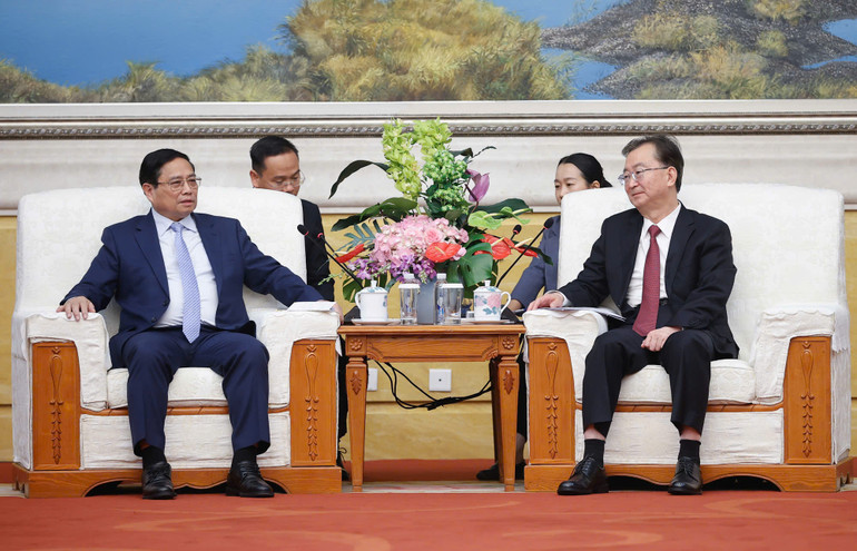 Thủ tướng Phạm Minh Chính tiếp Bí thư Tỉnh ủy Vân Nam Vương Ninh. (Ảnh: Nhật Bắc/VGP)
