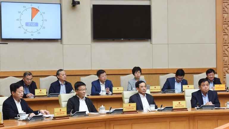 Các Thành viên Chính phủ, lãnh đạo các cơ qaun trực thuộc Chính phủ và các đại biểu tham dự phiên họp (Ảnh: Trần Hải).