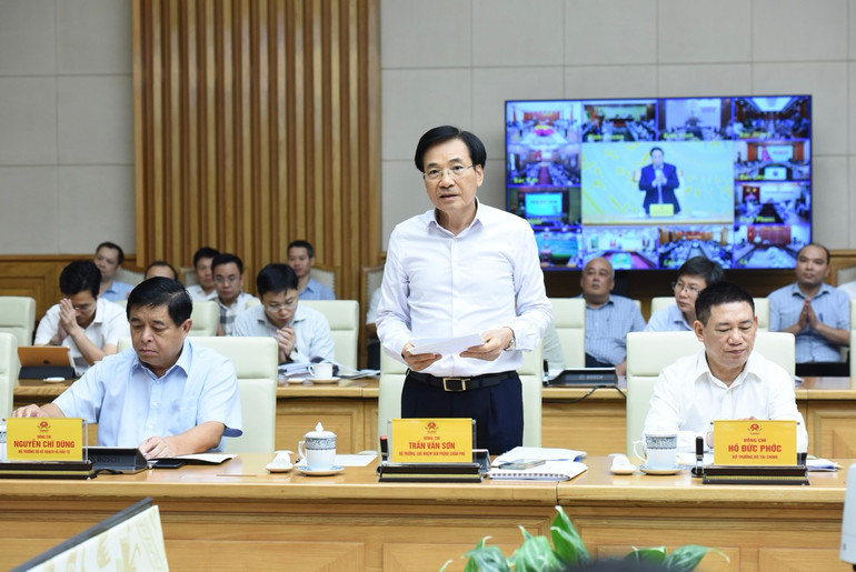 Bộ trưởng, Chủ nhiệm Văn phòng Chính phủ Trần Văn Sơn phát biểu ý kiến tại hội nghị. (Ảnh: TRẦN HẢI)