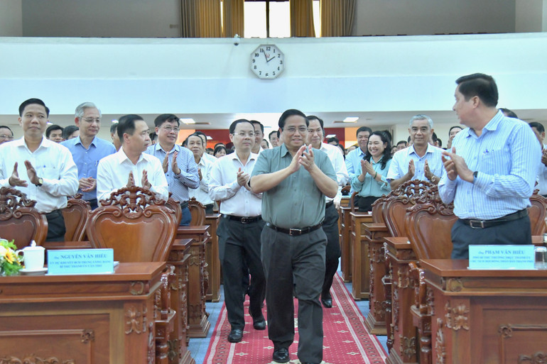 Thủ tướng Phạm Minh Chính tới dự cuộc tiếp xúc cử tri thành phố Cần Thơ.